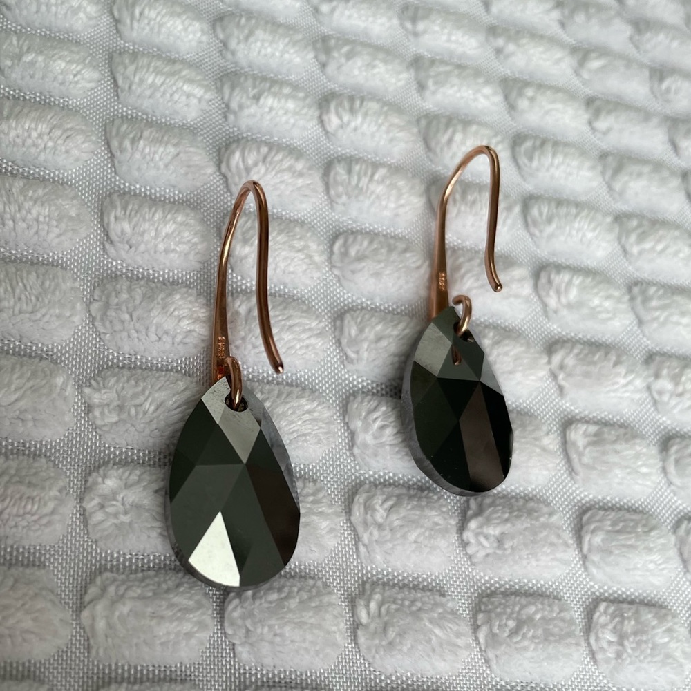 Black Teardrop Pierced Crystal Earrings - Picture 4 of 6